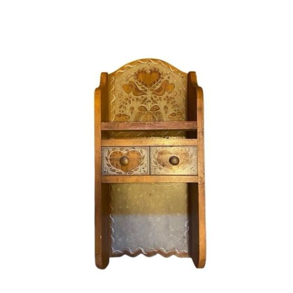 Vintage spice rack curio shelf cottage core vibes kitchen vtg hearts granny